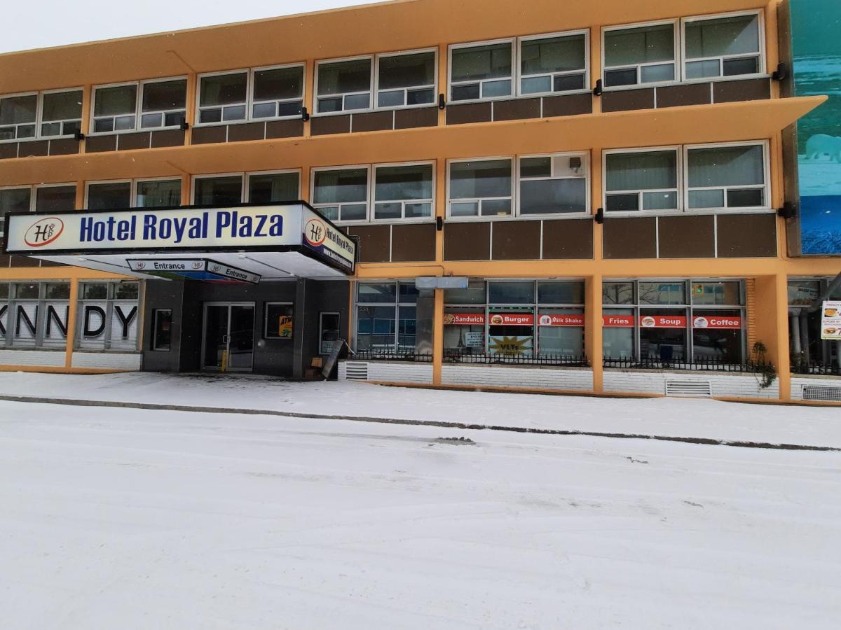 Hotel Royal Plaza Уинипег Екстериор снимка